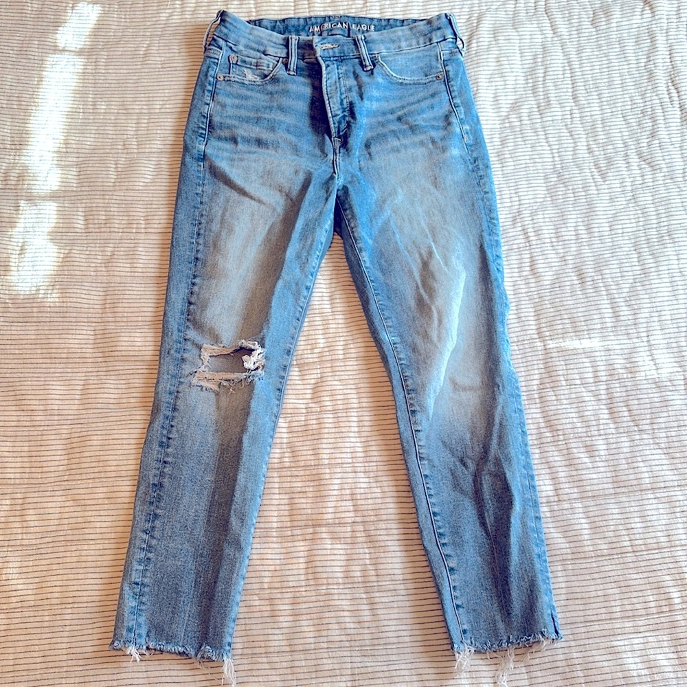 American Eagle The Luxe Jean Super Hi-Rise Distressed Jegging